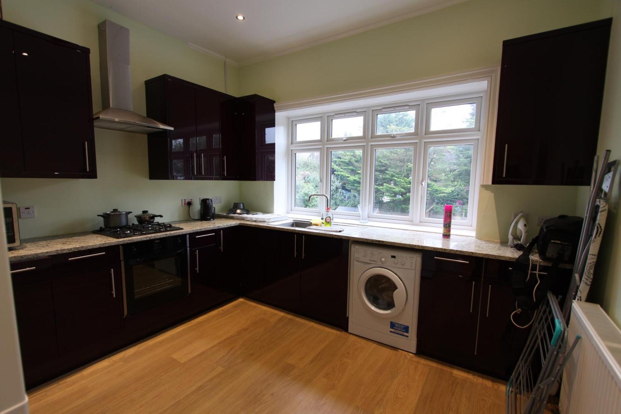 Spacious 2-bed Flat, 2 Baths & Separate Toilet Apartamento