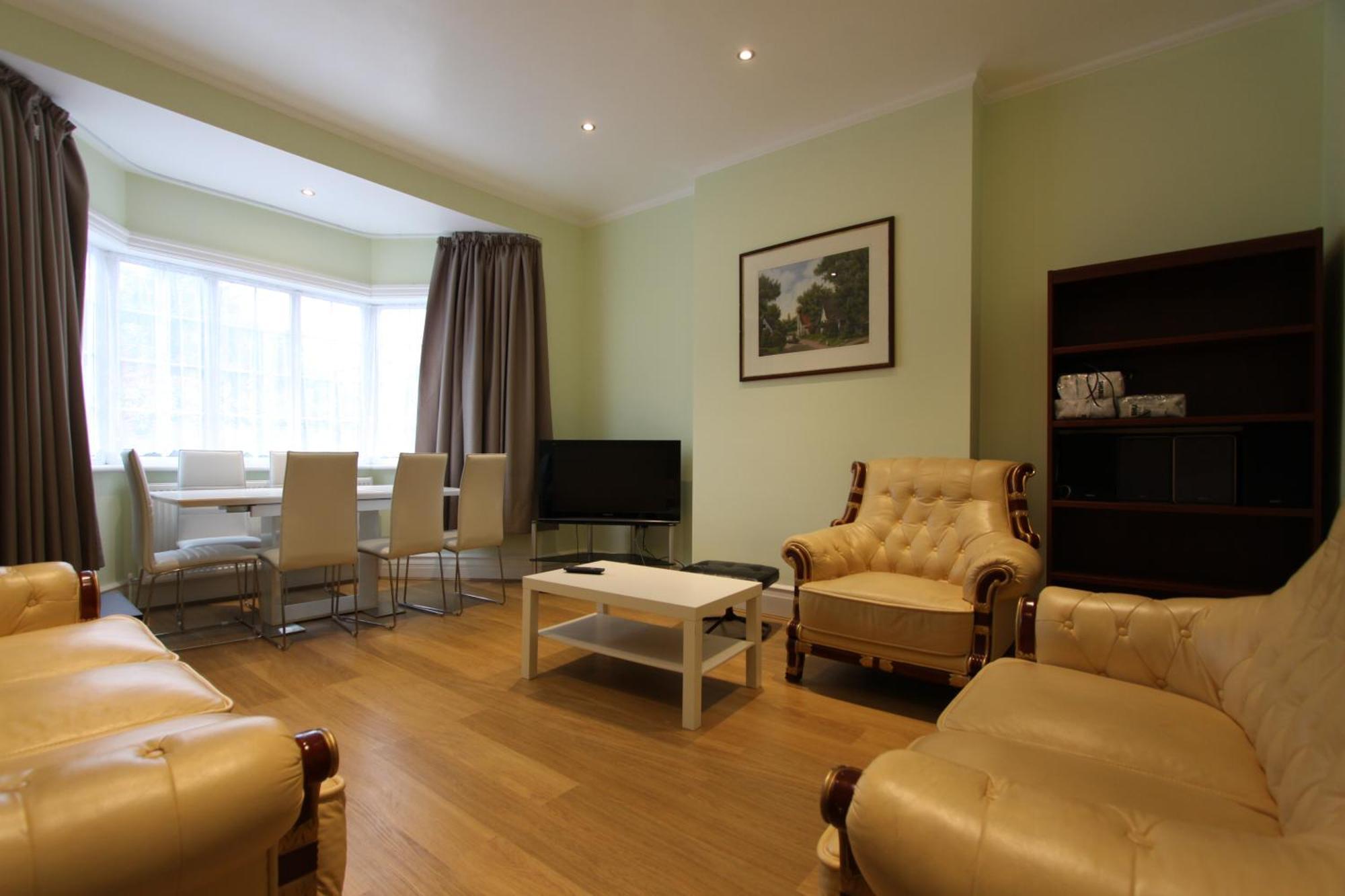 Spacious 2-bed Flat, 2 Baths & Separate Toilet * Londres